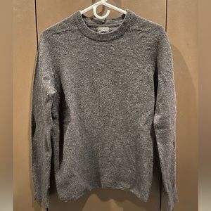 Cozy space gray sweater. Brand: Zara